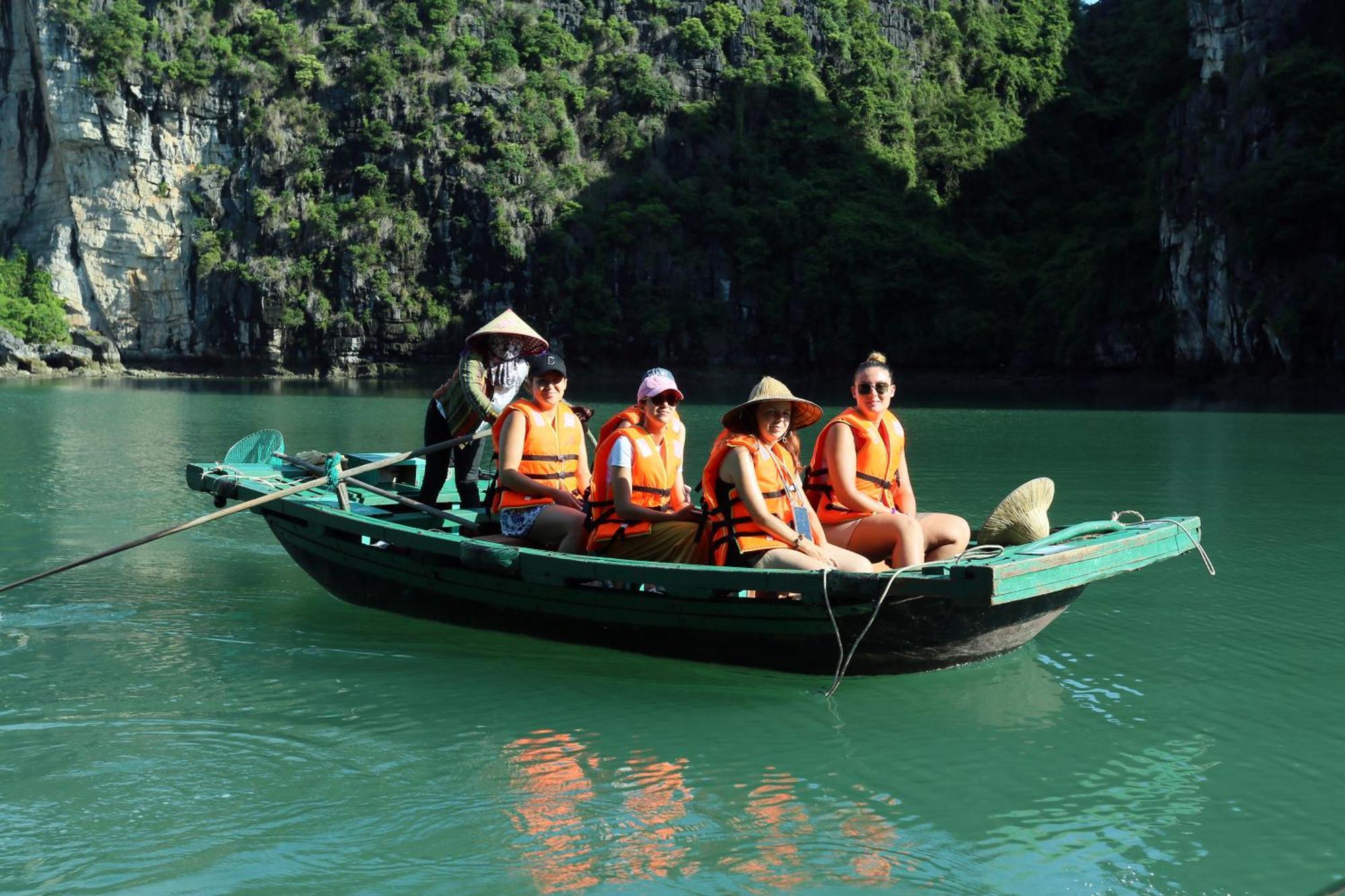 Ruby Cruise Hotel Ha Long Exterior photo