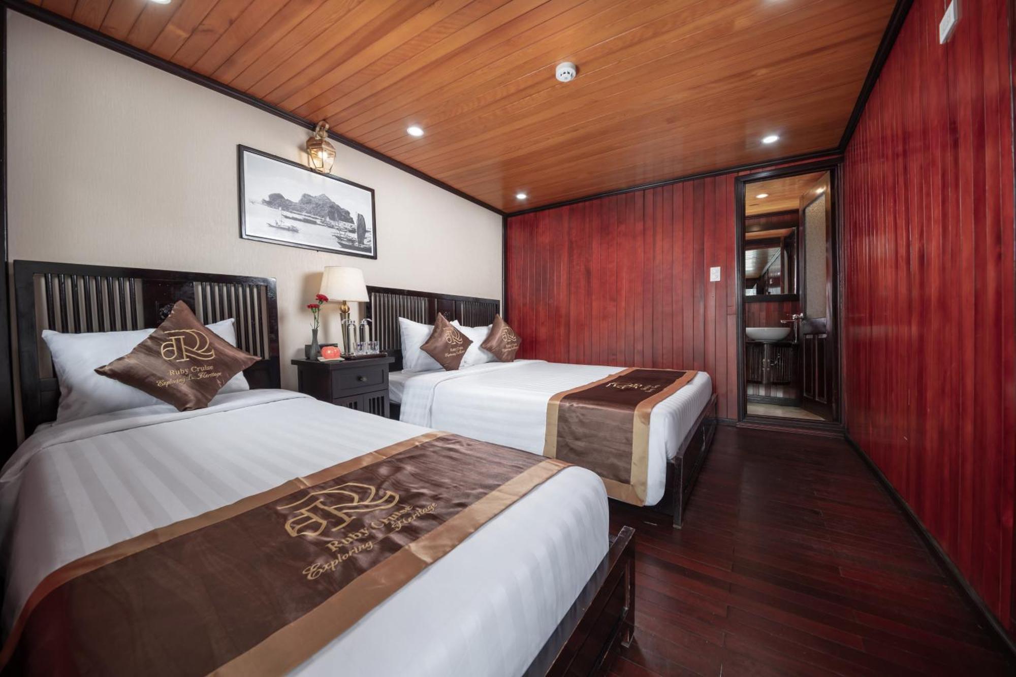 Ruby Cruise Hotel Ha Long Exterior photo