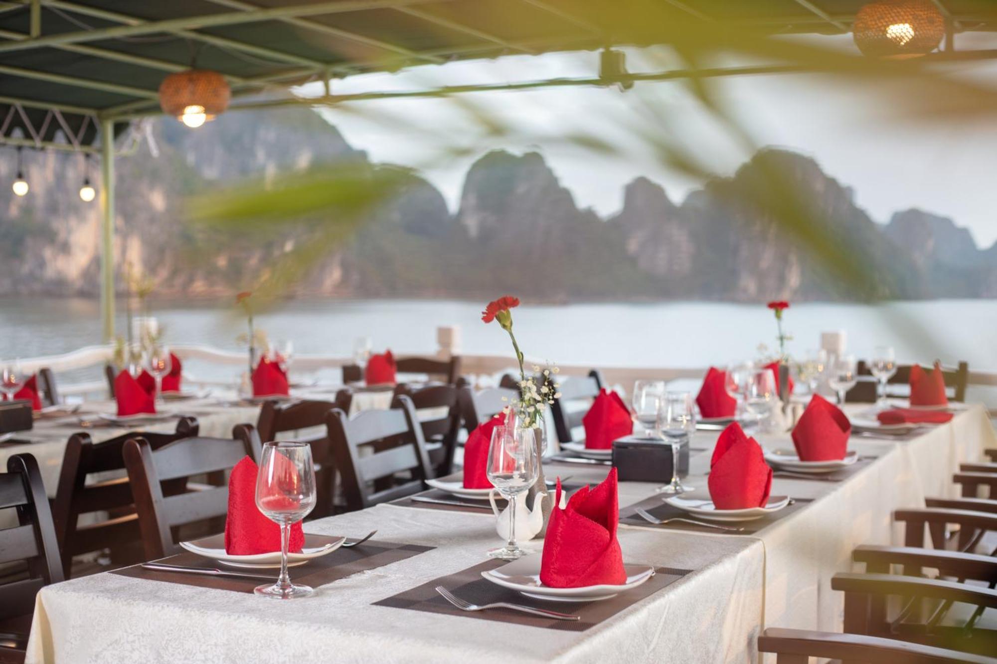 Ruby Cruise Hotel Ha Long Exterior photo